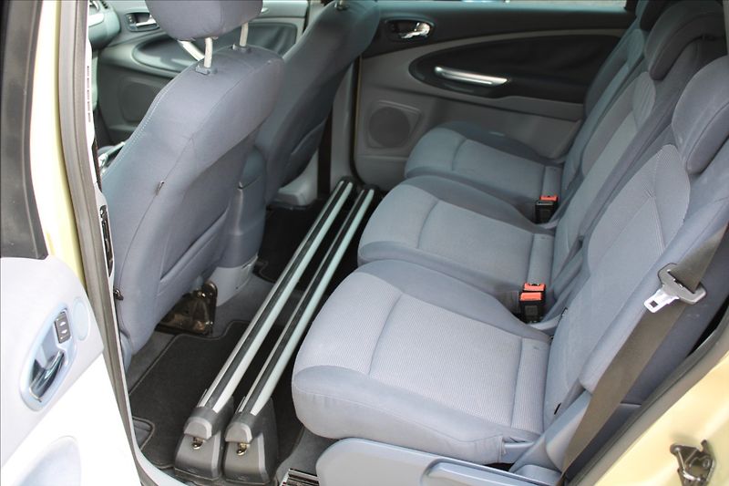 Ford S-MAX 2,0 TDCI  NOVÉ V ČR - fotka 22 z 26