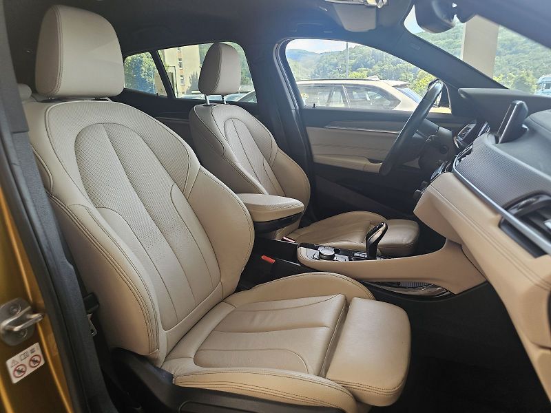 BMW X2 xDrive20i - fotka 14 z 24