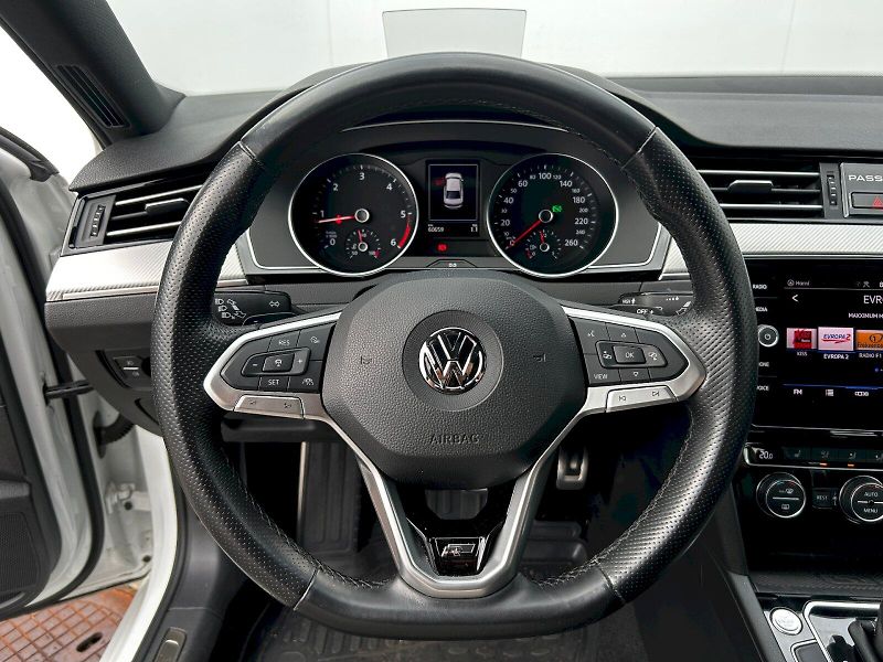 Volkswagen Passat (2024) 2.0 TDI BMT 140kW DSG R-Line - fotka 7 z 35