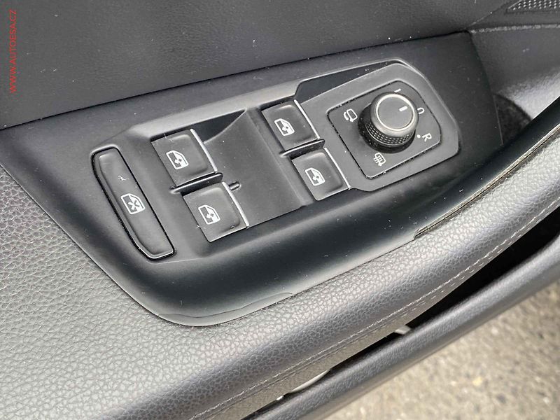 Volkswagen Passat (2016) 2.0 TDi, LED, panorama - fotka 12 z 17