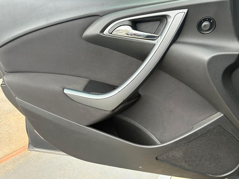 Opel Astra (2013) 2.0DCTi, 121KW, AUTOMAT - fotka 20 z 23