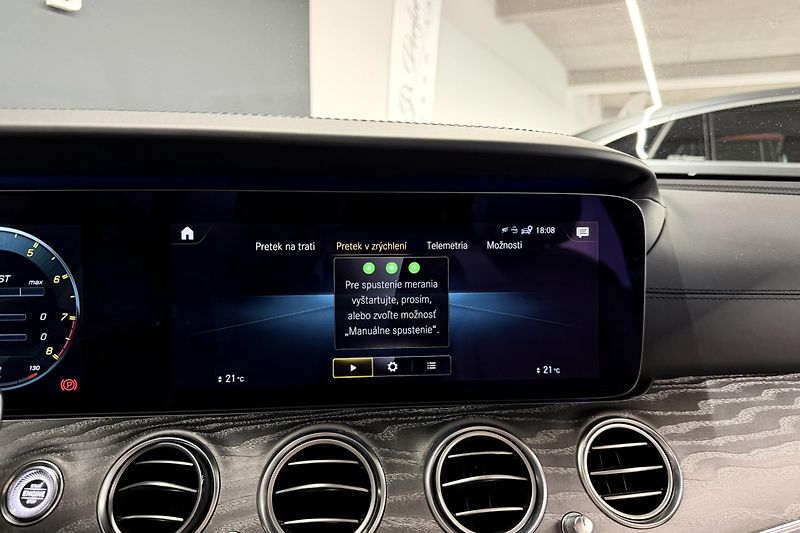 Mercedes-Benz Třídy E (2021) E 63s AMG 4Matic+ V8 Biturbo - fotka 81 z 124