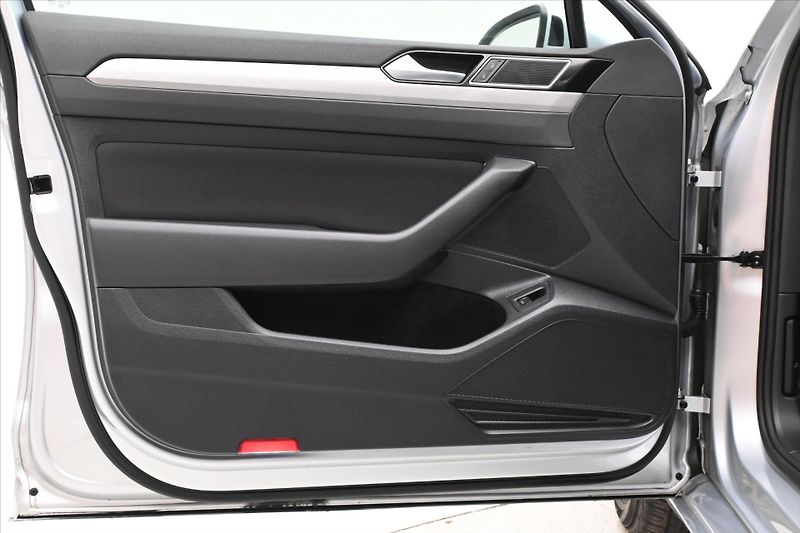 Volkswagen Passat 2,0 TDI 110kW DSG Business Zár - fotka 24 z 31
