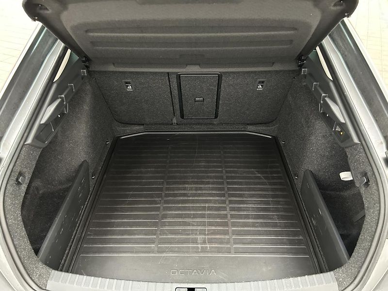 Škoda Octavia 2.0 TDI Top selection - fotka 23 z 30