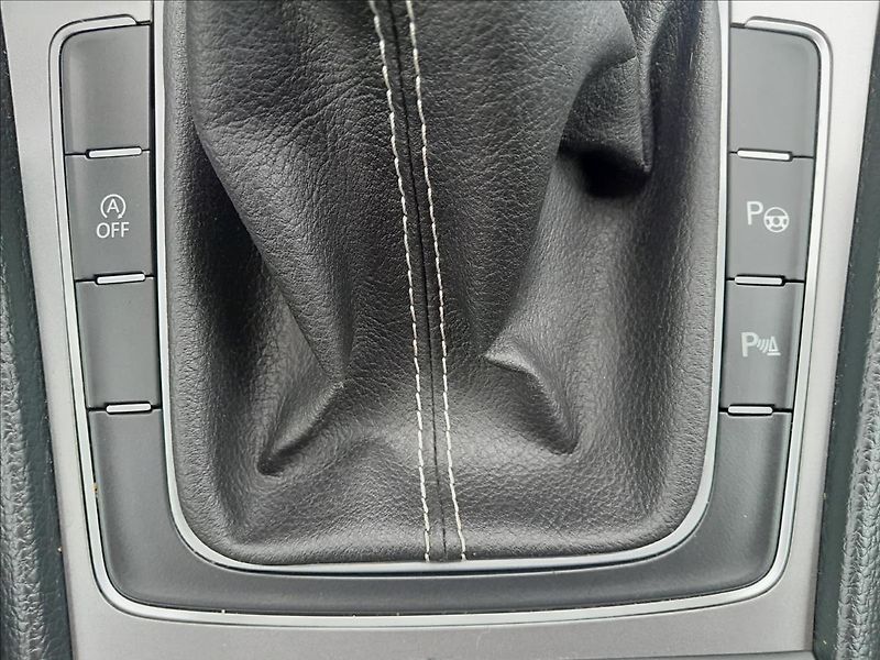 Volkswagen Golf VII 1,2 TSI 81kW LOUNGE - fotka 40 z 60