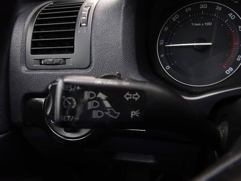 Škoda Octavia (2008) L K 2,0TDI 103KW - fotka 23 z 25
