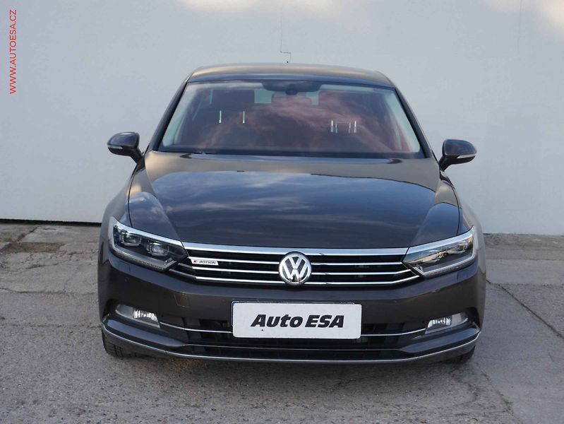 Volkswagen Passat (2015) 2.0 TDi 4x4, ČR, DSG, LED - fotka 2 z 19