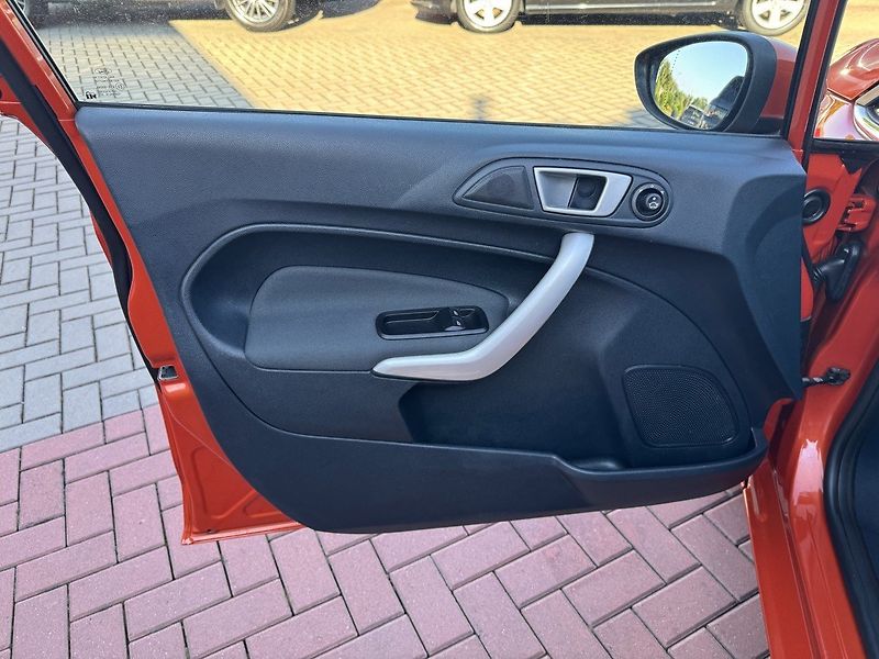 Ford Fiesta (2011) 1.6i Titanium Digi Klima WP - fotka 26 z 50