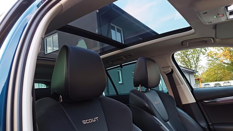 Škoda Octavia SCOUT TSI 4x4-WEBA-PANO-HUD-TZ - fotka 26 z 50