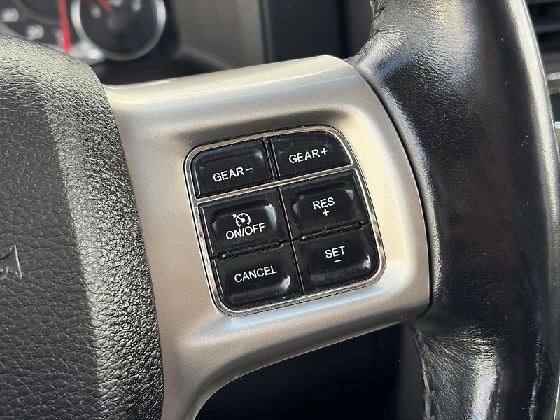 Dodge RAM (2016) 1500 Laramie V8 HEMI - fotka 15 z 40
