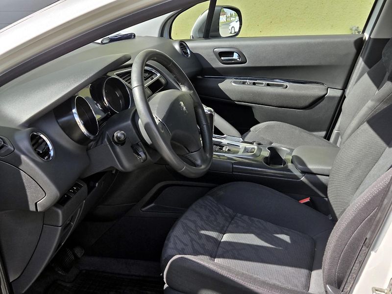 Peugeot 3008 HDi 120kW A/T *SERV.KNÍŽKA     - fotka 26 z 39