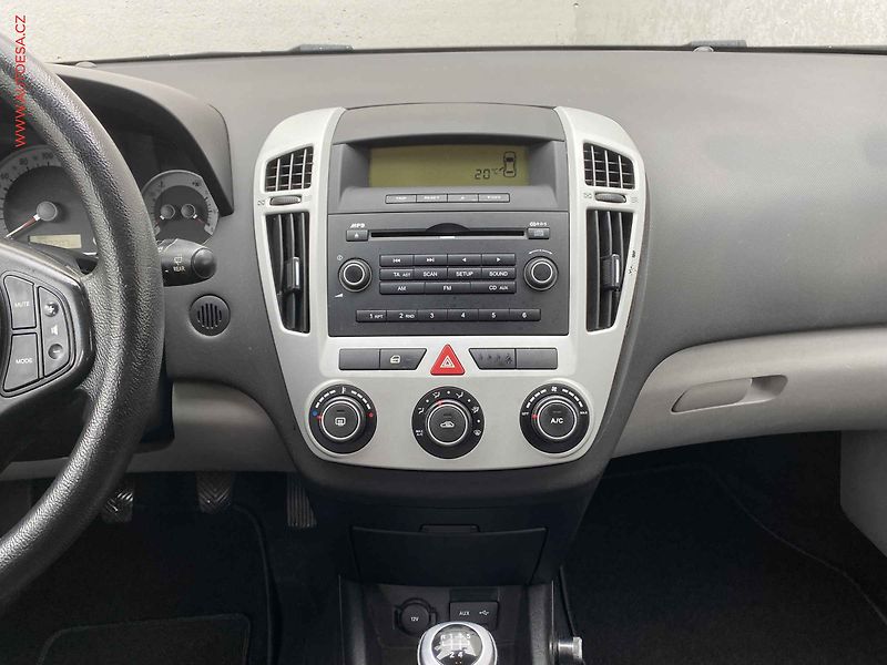 Kia Ceed (2008) 1.6i, ČR, AC - fotka 12 z 14