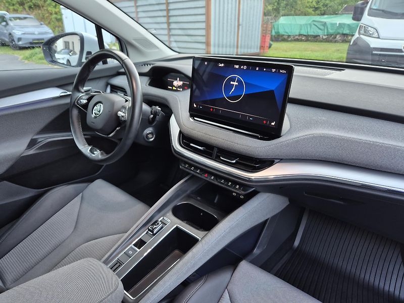 Škoda Enyaq 150kw, iV80 19ALU SOH 97% - fotka 38 z 46