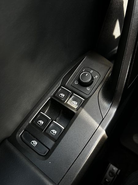 Seat Leon 1.5TSI FR-Line LED ACC DPH - fotka 19 z 24