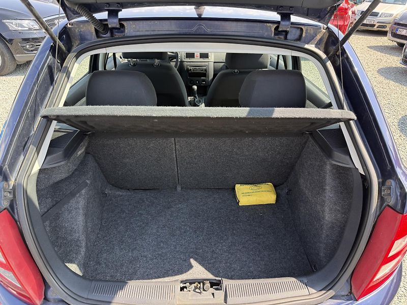 Škoda Fabia 1.4 MPI KLIMA - fotka 12 z 13