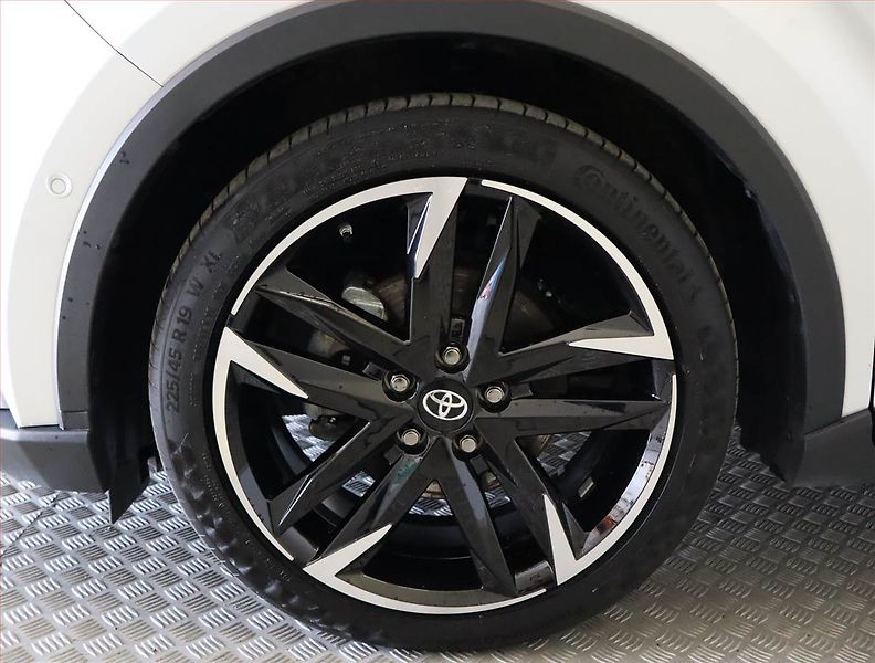 Toyota C-HR (2022) GR Sport 2.0 Hybrid - fotka 15 z 26