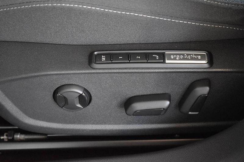 Volkswagen Golf (2021) 1.5TSI 96kW, LED - fotka 12 z 23