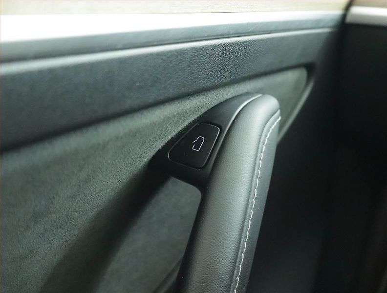 Tesla Model Y (2022) Long Range AWD 79kWh, SoH 91% - fotka 21 z 23