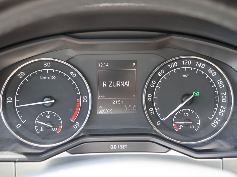 Škoda Superb 2,0 TDI 110kW DSG Xenon CZ - fotka 12 z 28