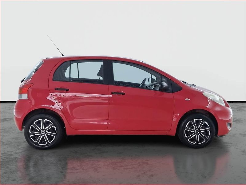 Toyota Yaris (2009) 1.0 VVT-i - fotka 6 z 17