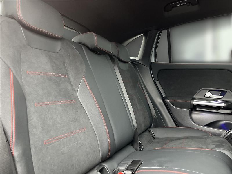 Mercedes-Benz GLA 200 d 4MATIC AMG Style Edition - fotka 19 z 21