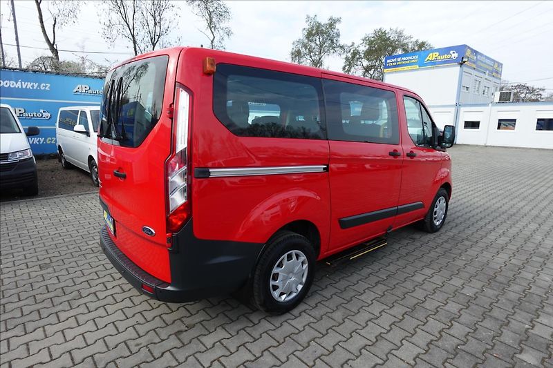Ford Transit Custom 2,0 TDCi  L1H1 BUS KLIMA SERVI - fotka 8 z 41