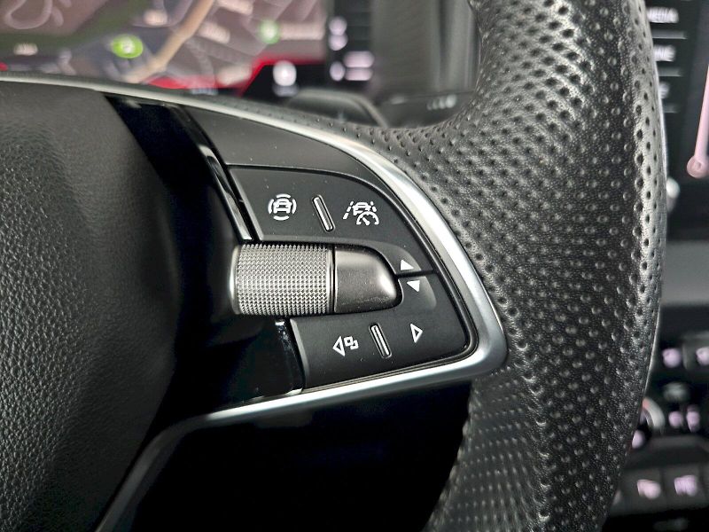 Škoda Karoq (2025) 2.0TDi 4X4 DSG SPORTLINE WEBAS - fotka 10 z 32