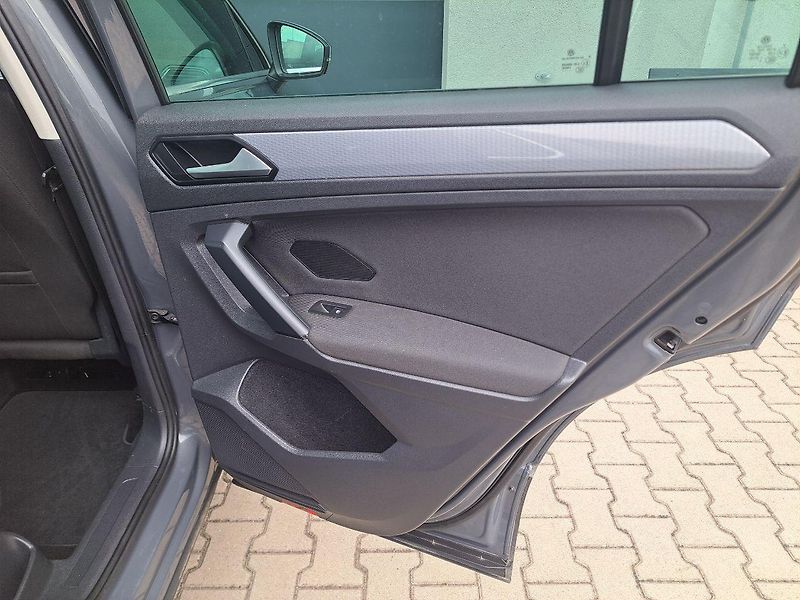 Volkswagen Tiguan (2021) 1.5 TSI Life Business, ZÁRUKA - fotka 32 z 35