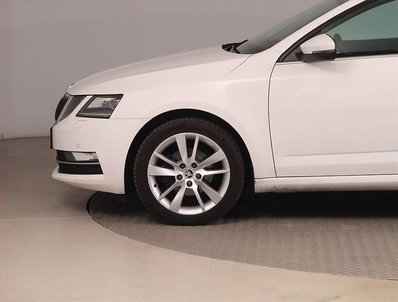Škoda Octavia (2018) Style 1.6 TDI, Tempomat - fotka 14 z 17