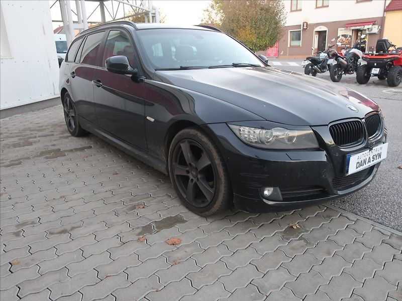 BMW Řada 3 2,0 320d XDrive, xenony - fotka 2 z 4