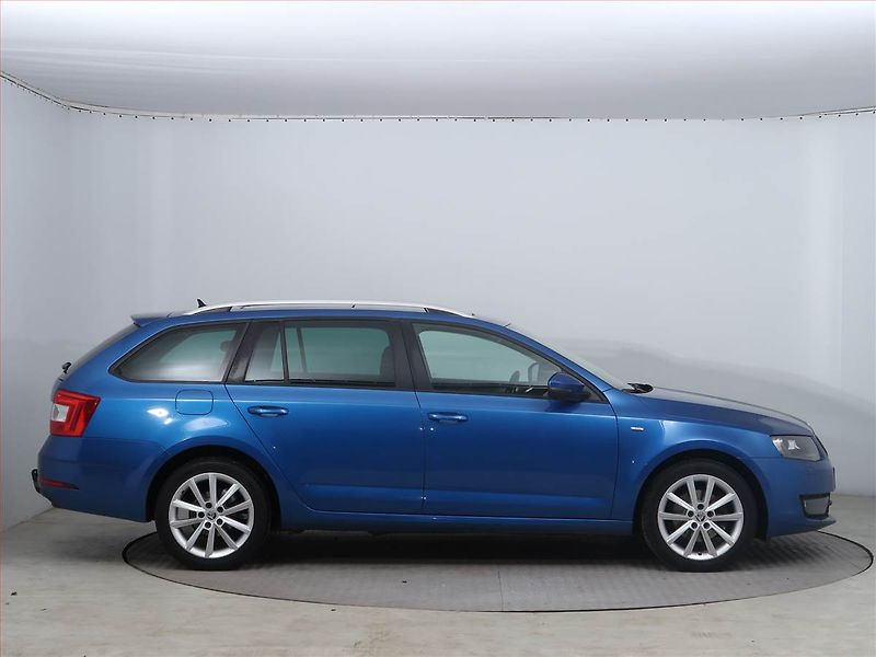 Škoda Octavia (2016) Style Plus 2.0 TDI, Xenony - fotka 6 z 14
