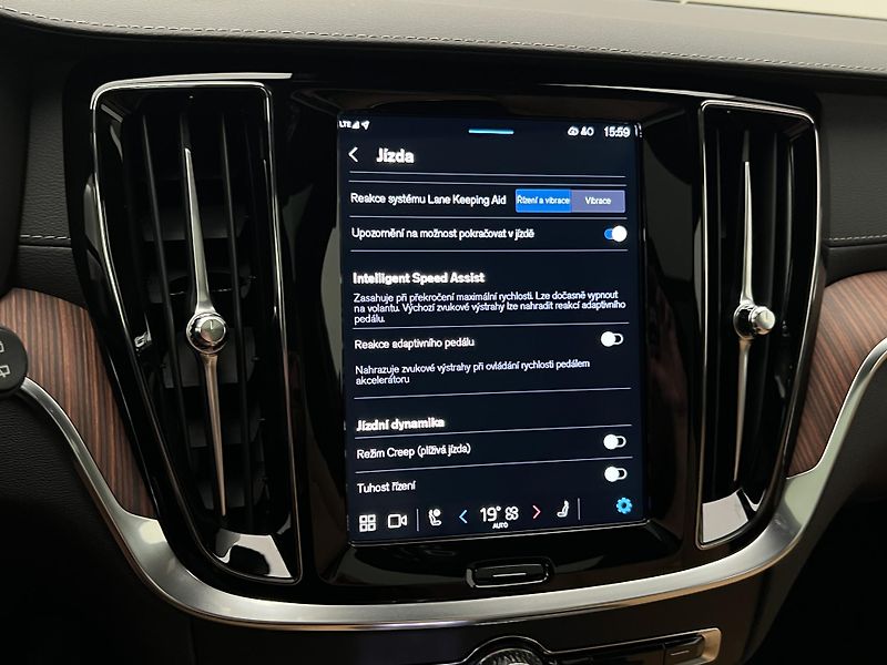 Volvo V60 T6 AWD ULTRA BRIGHT AUT - fotka 38 z 46