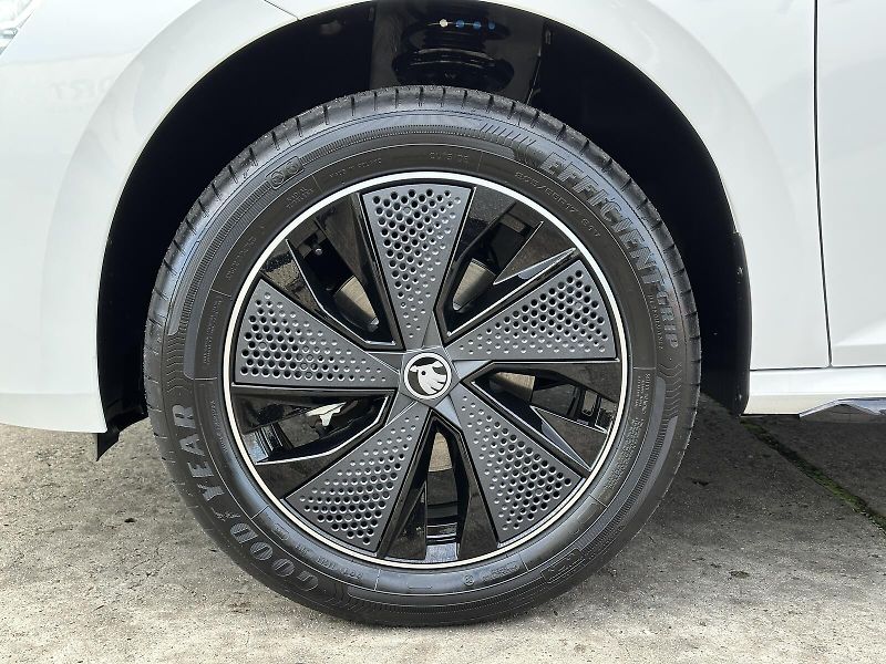 Škoda Kamiq 1.0TSi Monte Carlo 116PS Matri - fotka 12 z 45