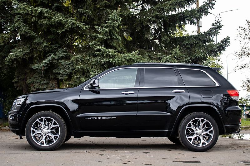 Jeep Grand Cherokee - fotka 8 z 23