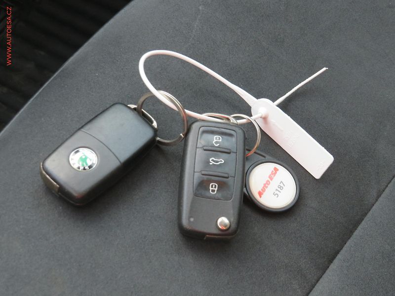 Škoda Superb (2011) 3.6 V6 4x4, ČR, Exclusive - fotka 28 z 28