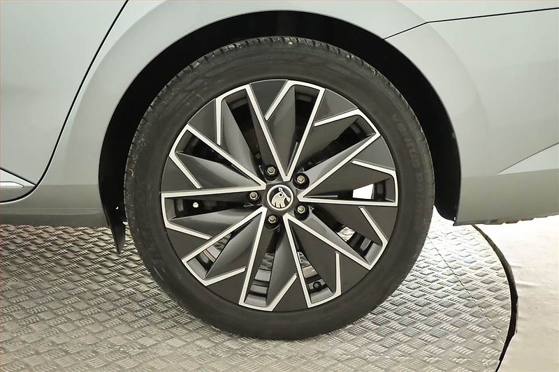 Škoda Superb (2020) Laurin&Klement 2.0 TDI - fotka 15 z 34