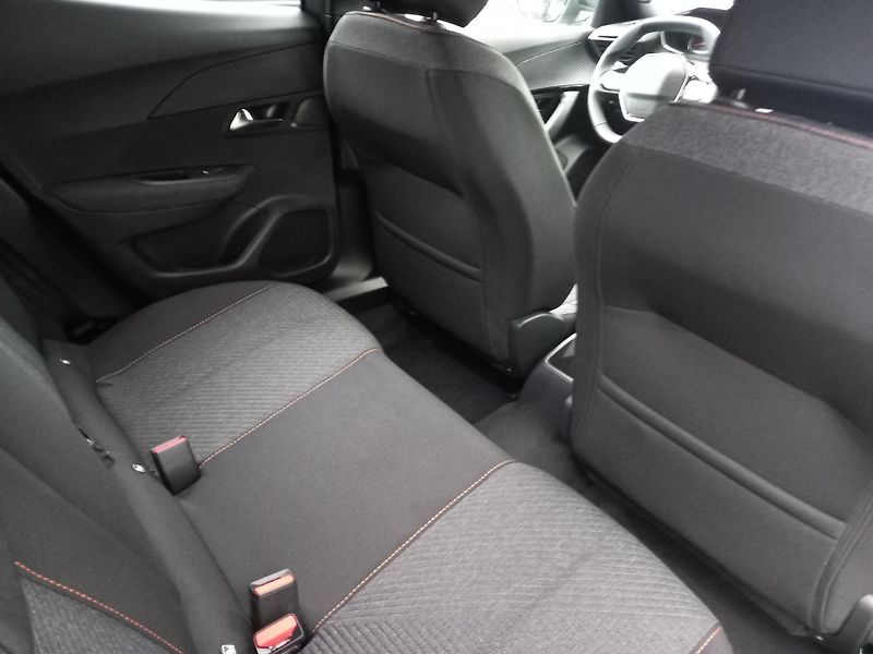 Peugeot 2008 (2026) BUSINESS Hybrid 110 e-DCS6  - fotka 9 z 14