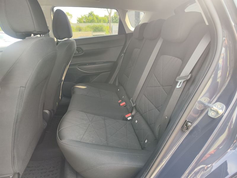 Hyundai Bayon 1.0 T-GDI/74kW DCT Smart Clima - fotka 11 z 26
