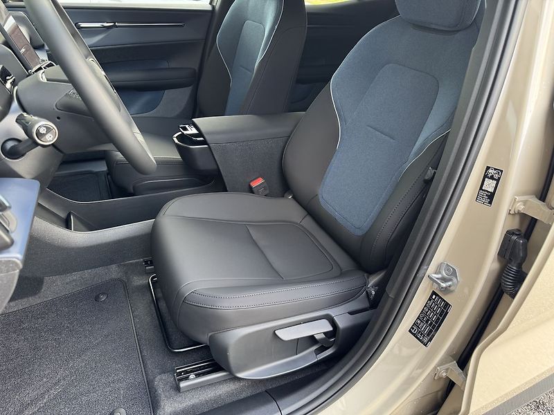 Volvo EX30 (2026) CORE P5, ACC, BLIS - fotka 10 z 19