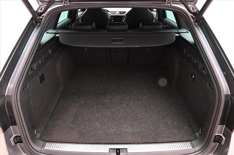 Škoda Superb 1,4 TSI 115kW iV DSG Sportline - fotka 10 z 32