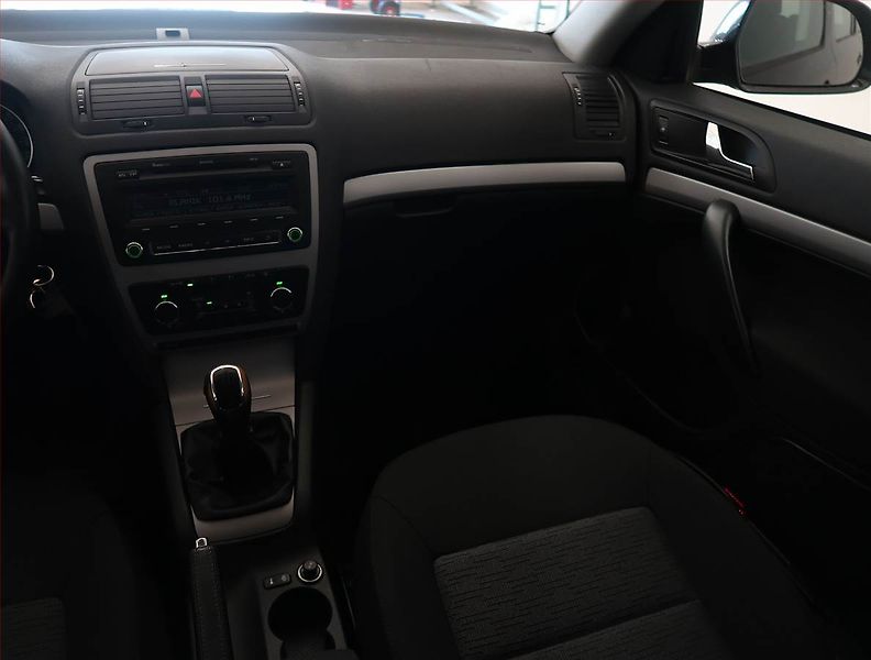 Škoda Octavia (2012) 1.6 TDI, Tempomat - fotka 8 z 13