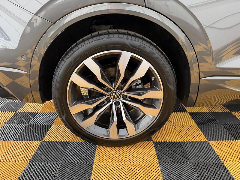 Volkswagen Touareg 3.0Tdi*210kw*DPH*Final Edition - fotka 22 z 49