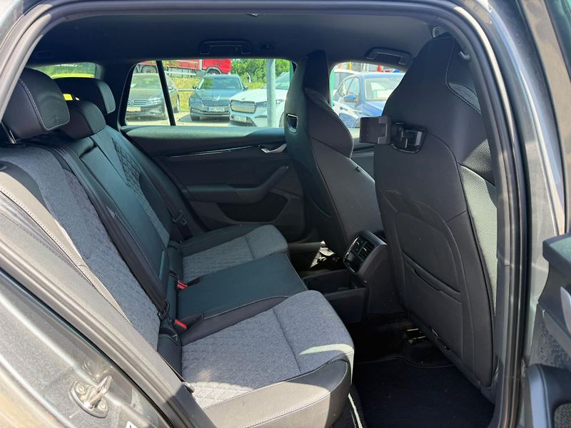 Škoda Octavia Sportline 2.0 TDI 110kw DSG Co - fotka 22 z 26