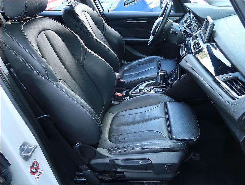 BMW Řada 2 (2015) 218d Gran Tourer, Automat - fotka 9 z 21
