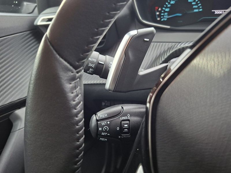 Peugeot 2008 STYLE Hybrid 136 e-DCS6 - fotka 17 z 24