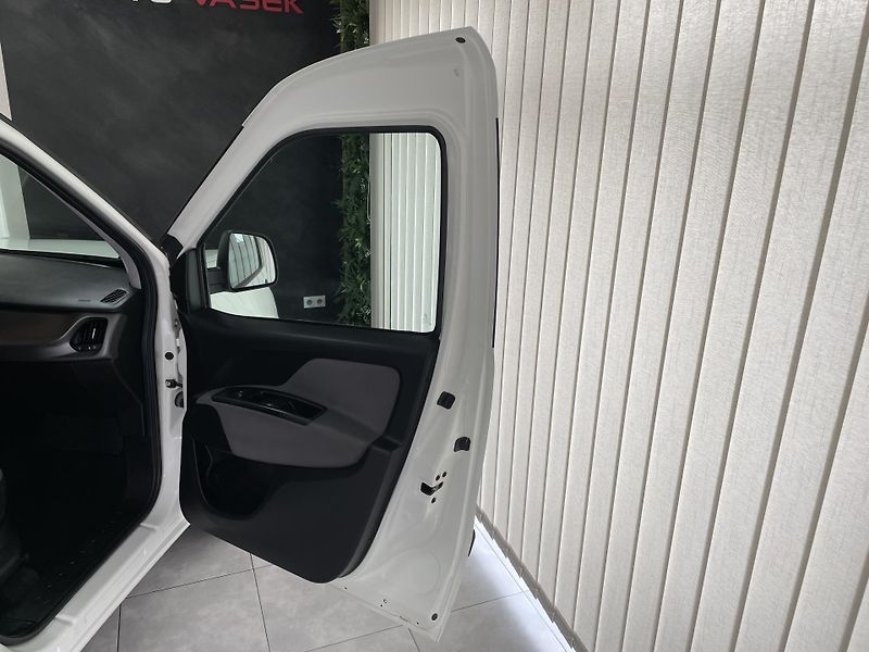 Fiat Dobló 1.6 MJT ČR AC DPH SERVISKA - fotka 12 z 21