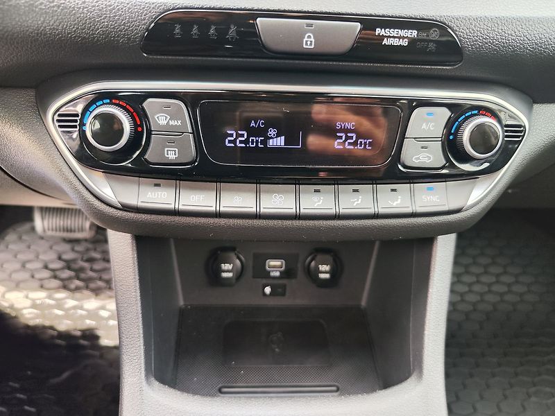 Hyundai i30 1.0 T-GDI/88kW Smart DCT - fotka 18 z 32