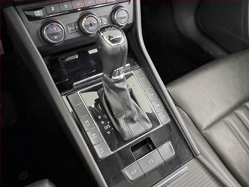 Škoda Superb (2017) Laurin&Klement 2.0 TDI 4x4 - fotka 13 z 18
