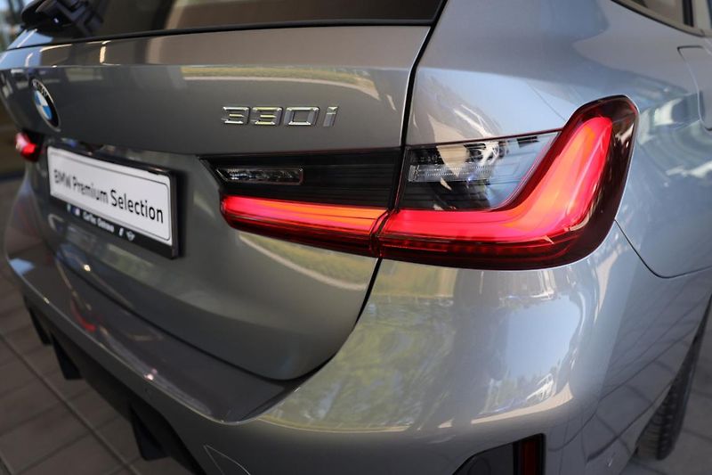 BMW Řada 3 330i xDrive Touring - fotka 22 z 22