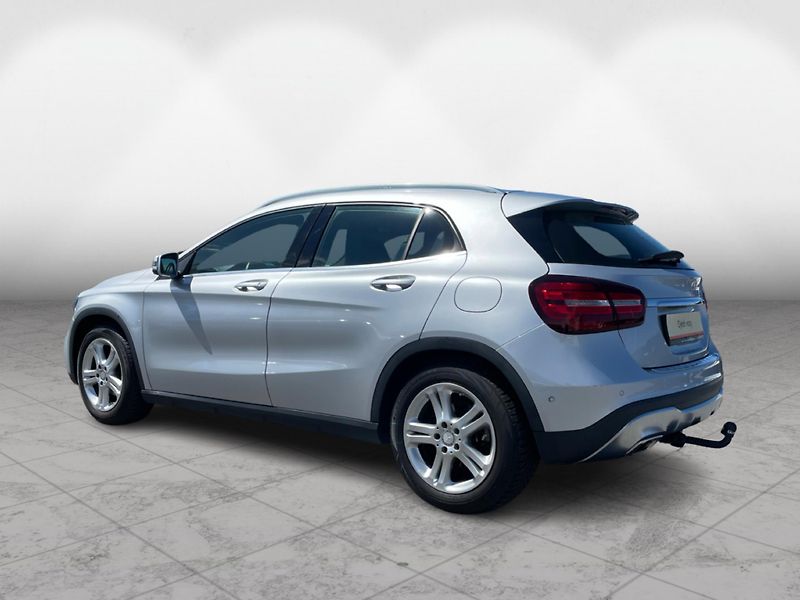 Mercedes-Benz GLA 180 i - fotka 7 z 25